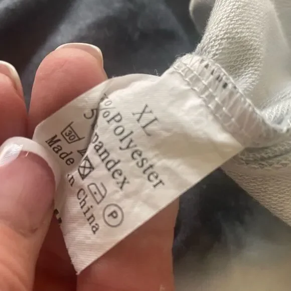 Long Sleeve Blue/White Tie Dye Hoodie. Size X-Large. - Picture 7 of 7